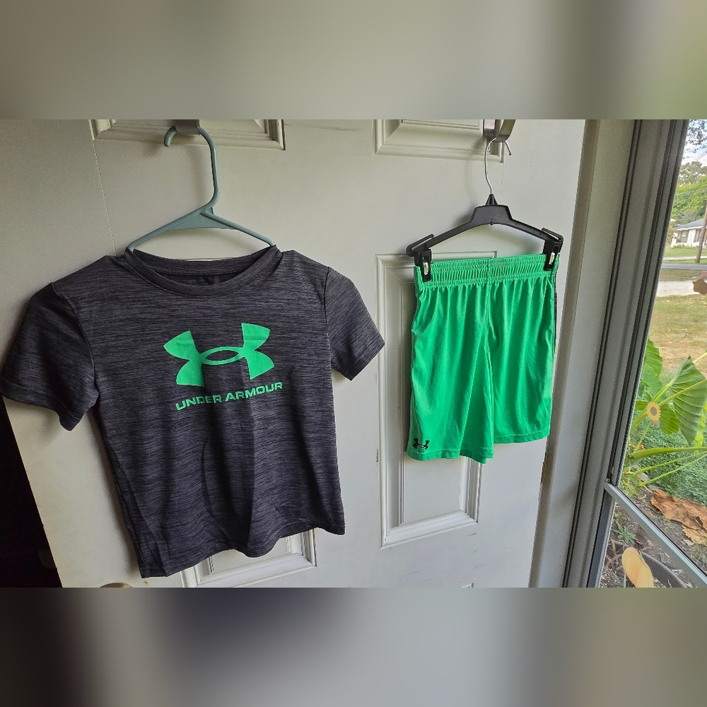 Under Armour Gray and Green Kids Set - Picture 2 of 9